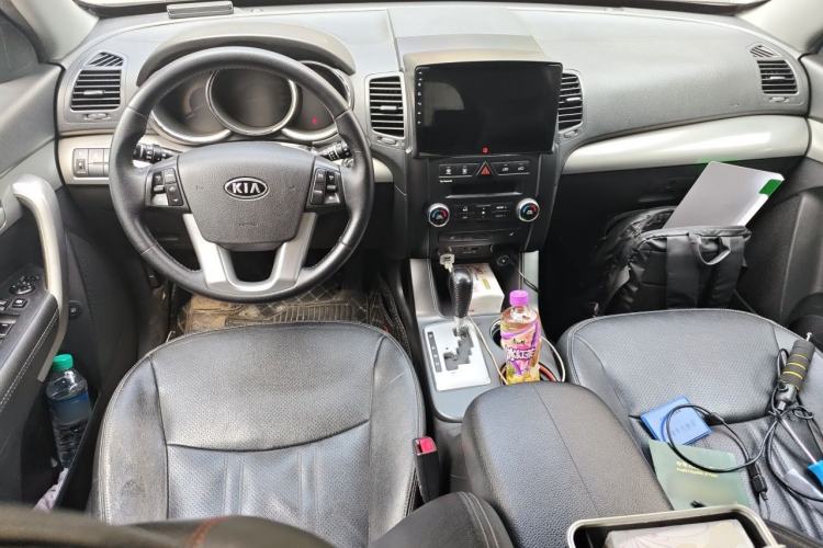 Used Kia Sorento 2012 2.4L Gasoline Luxury Edition Center Console