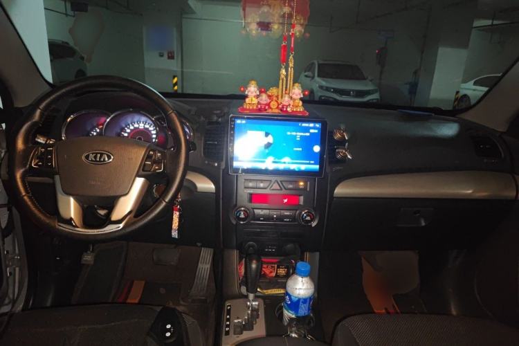 Used Kia Sorento 2012 2.2T Diesel Comfort Edition Center Console