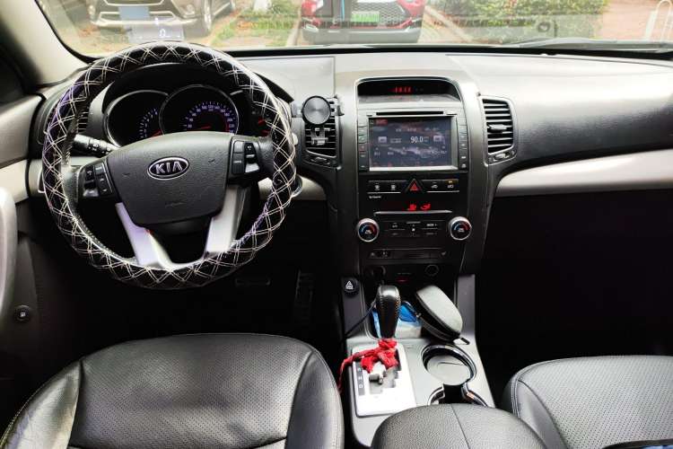 Used Kia Sorento 2012 2.4L Gasoline Supreme Edition Center Console