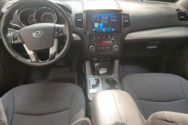 Used Kia Sorento 2012 2.4L Gasoline Comfort Edition Center Console