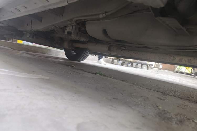 Used Kia Sorento 2012 2.4L Gasoline Luxury Edition Chassis Rear Left
