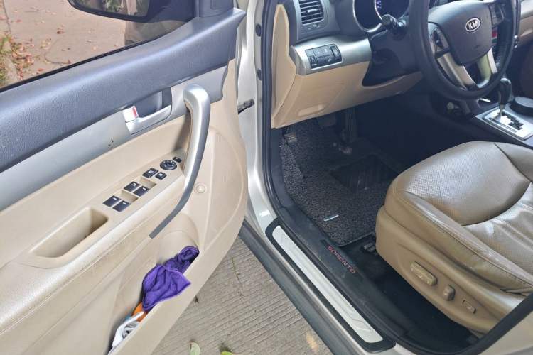 Used Kia Sorento 2012 2.2T Diesel Luxury Edition Driver Seat