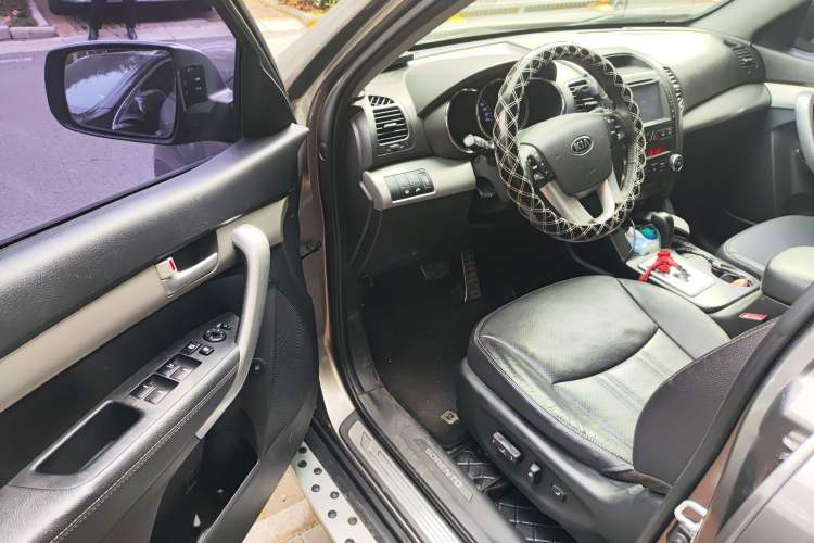 Used Kia Sorento 2012 2.4L Gasoline Supreme Edition Driver Seat
