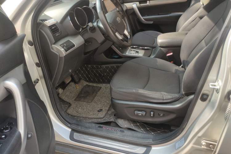 Used Kia Sorento 2012 2.4L Gasoline Comfort Edition Driver Seat
