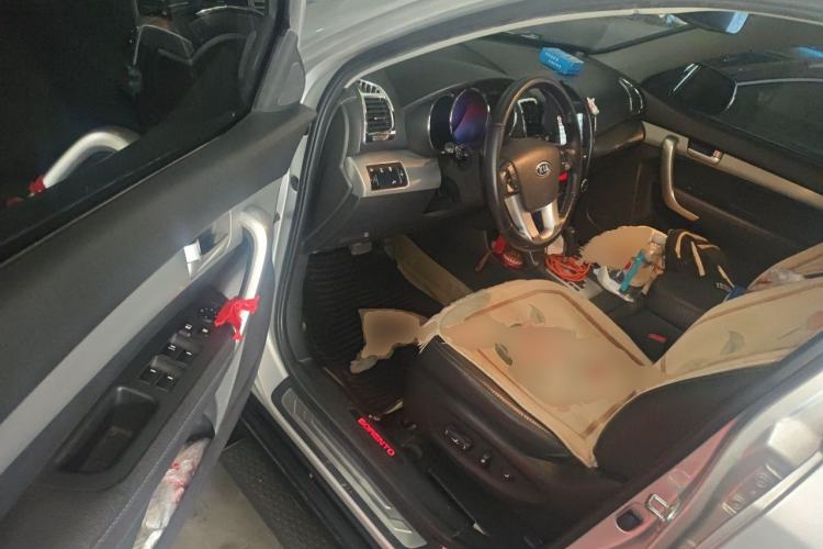 Used Kia Sorento 2012 2.4L Gasoline Luxury Edition Driver Seat