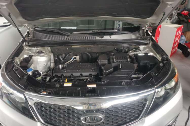 Used Kia Sorento 2012 2.4L Gasoline Luxury Edition Engine Bay