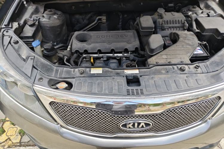 Used Kia Sorento 2012 2.4L Gasoline Luxury Edition Engine Bay