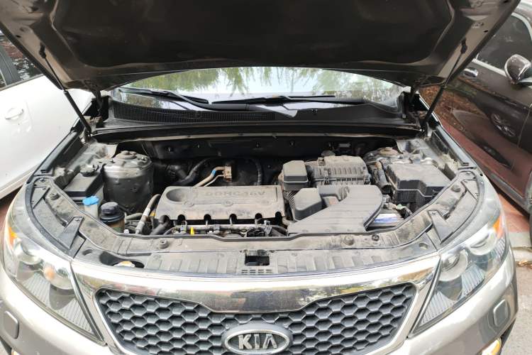 Used Kia Sorento 2012 2.4L Gasoline Supreme Edition Engine Bay