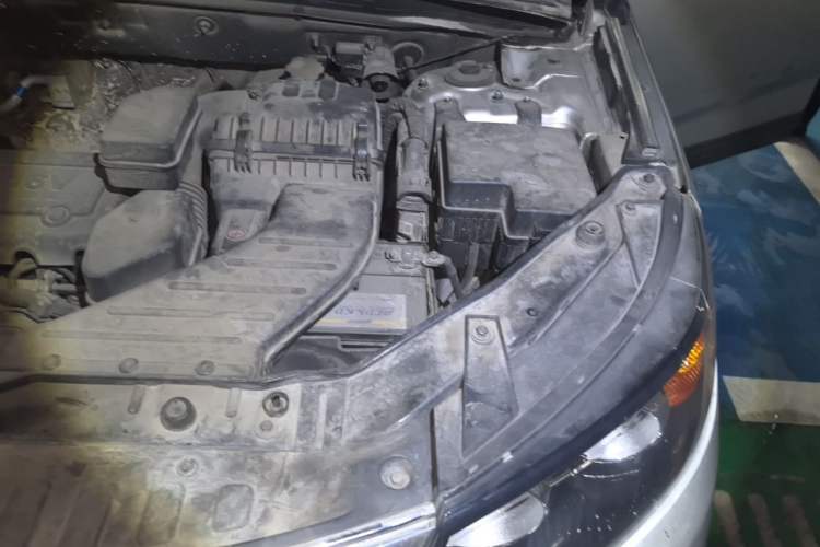 Used Kia Sorento 2012 2.4L Gasoline Comfort Edition Engine Bay Left