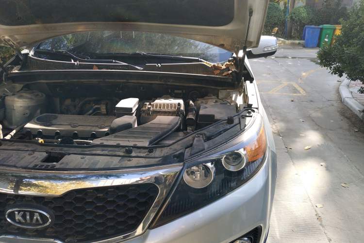 Used Kia Sorento 2012 2.4L Gasoline Comfort Edition Engine Bay Left