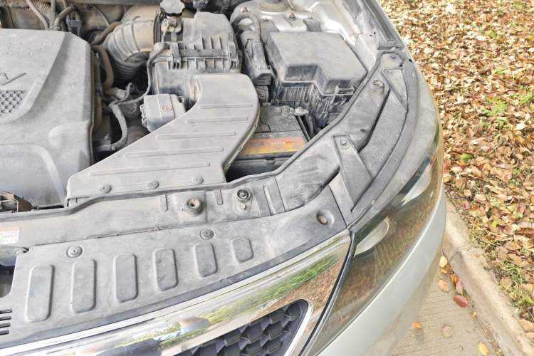 Used Kia Sorento 2012 2.2T Diesel Luxury Edition Engine Bay Left
