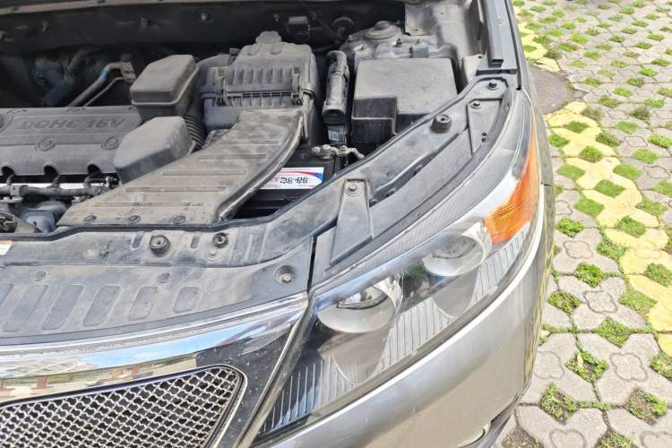 Used Kia Sorento 2012 2.4L Gasoline Luxury Edition Engine Bay Left