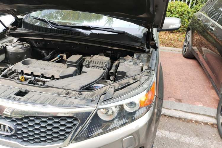 Used Kia Sorento 2012 2.4L Gasoline Supreme Edition Engine Bay Left