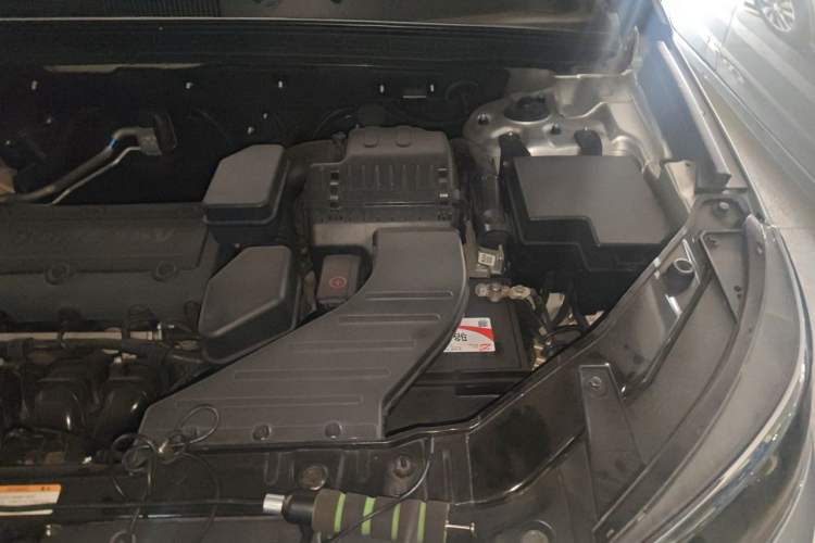 Used Kia Sorento 2012 2.4L Gasoline Luxury Edition Engine Bay Left