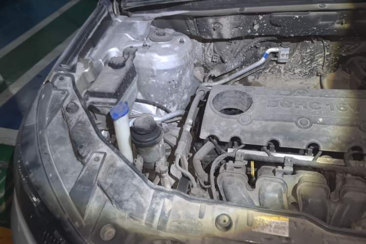 Used Kia Sorento 2012 2.4L Gasoline Comfort Edition Engine Bay Right