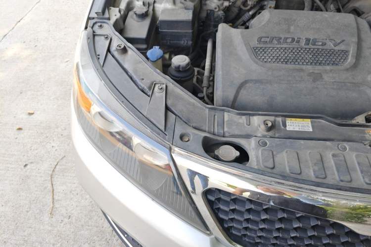 Used Kia Sorento 2012 2.2T Diesel Luxury Edition Engine Bay Right