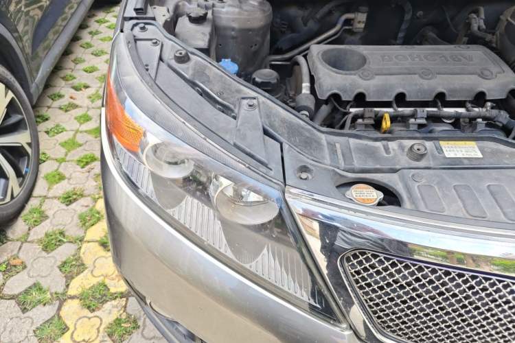 Used Kia Sorento 2012 2.4L Gasoline Luxury Edition Engine Bay Right