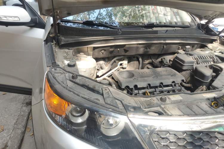Used Kia Sorento 2012 2.4L Gasoline Comfort Edition Engine Bay Right
