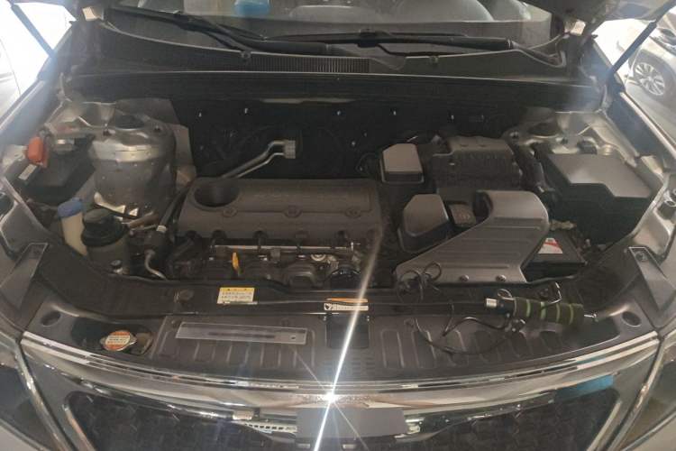 Used Kia Sorento 2012 2.4L Gasoline Luxury Edition Engine Bay