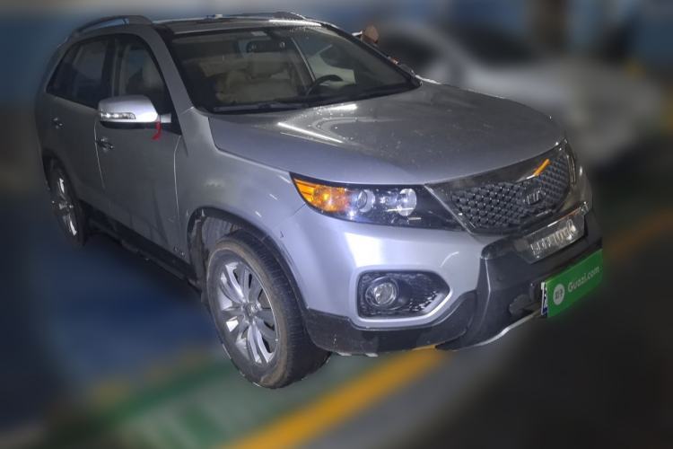 Used Kia Sorento 2012 2.4L Gasoline Comfort Edition Front Right 45 Deg