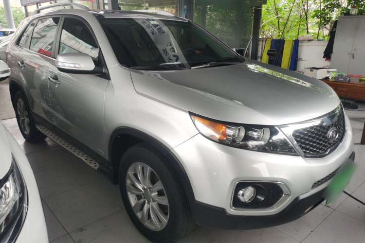 Used Kia Sorento 2012 2.4L Gasoline Luxury Edition Front Right 45 Deg