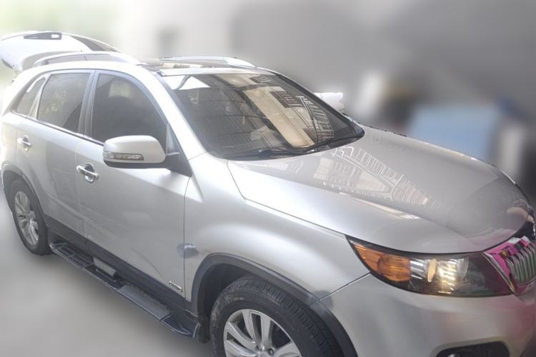 Used Kia Sorento 2012 2.4L Gasoline Luxury Edition Front Right 45 Deg
