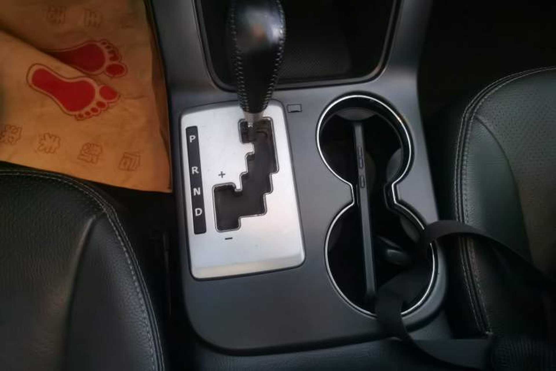 Used Kia Sorento 2012 2.4L Gasoline Luxury Edition Gear Lever