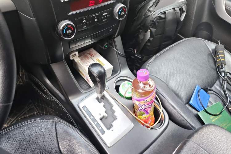Used Kia Sorento 2012 2.4L Gasoline Luxury Edition Gear Lever