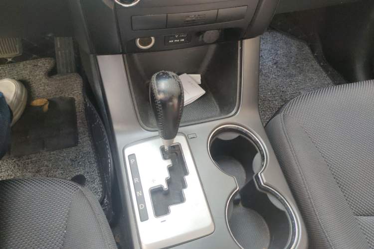 Used Kia Sorento 2012 2.4L Gasoline Comfort Edition Gear Lever