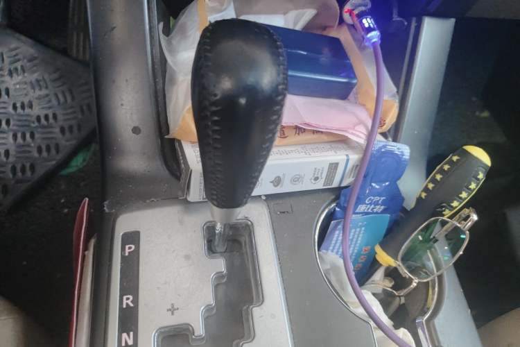 Used Kia Sorento 2012 2.4L Gasoline Luxury Edition Gear Lever