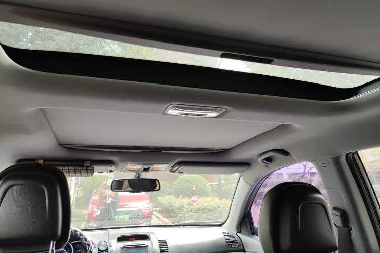 Used Kia Sorento 2012 2.4L Gasoline Supreme Edition Headliner