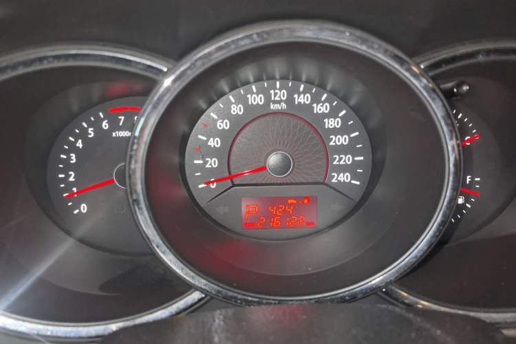 Used Kia Sorento 2012 2.4L Gasoline Comfort Edition Instrument Cluster