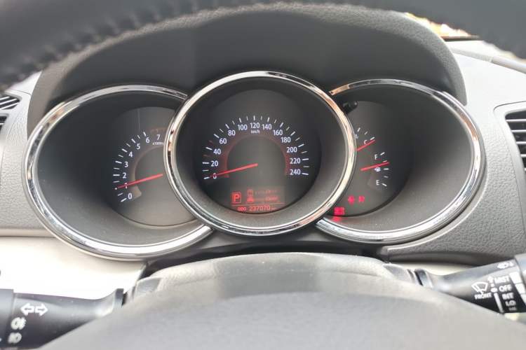 Used Kia Sorento 2012 2.4L Gasoline Luxury Edition Instrument Cluster