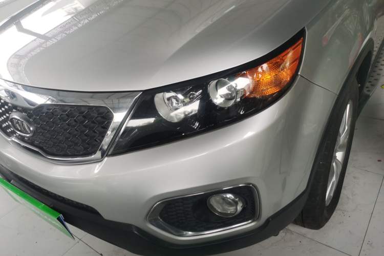 Used Kia Sorento 2012 2.4L Gasoline Luxury Edition Left Front Headlight