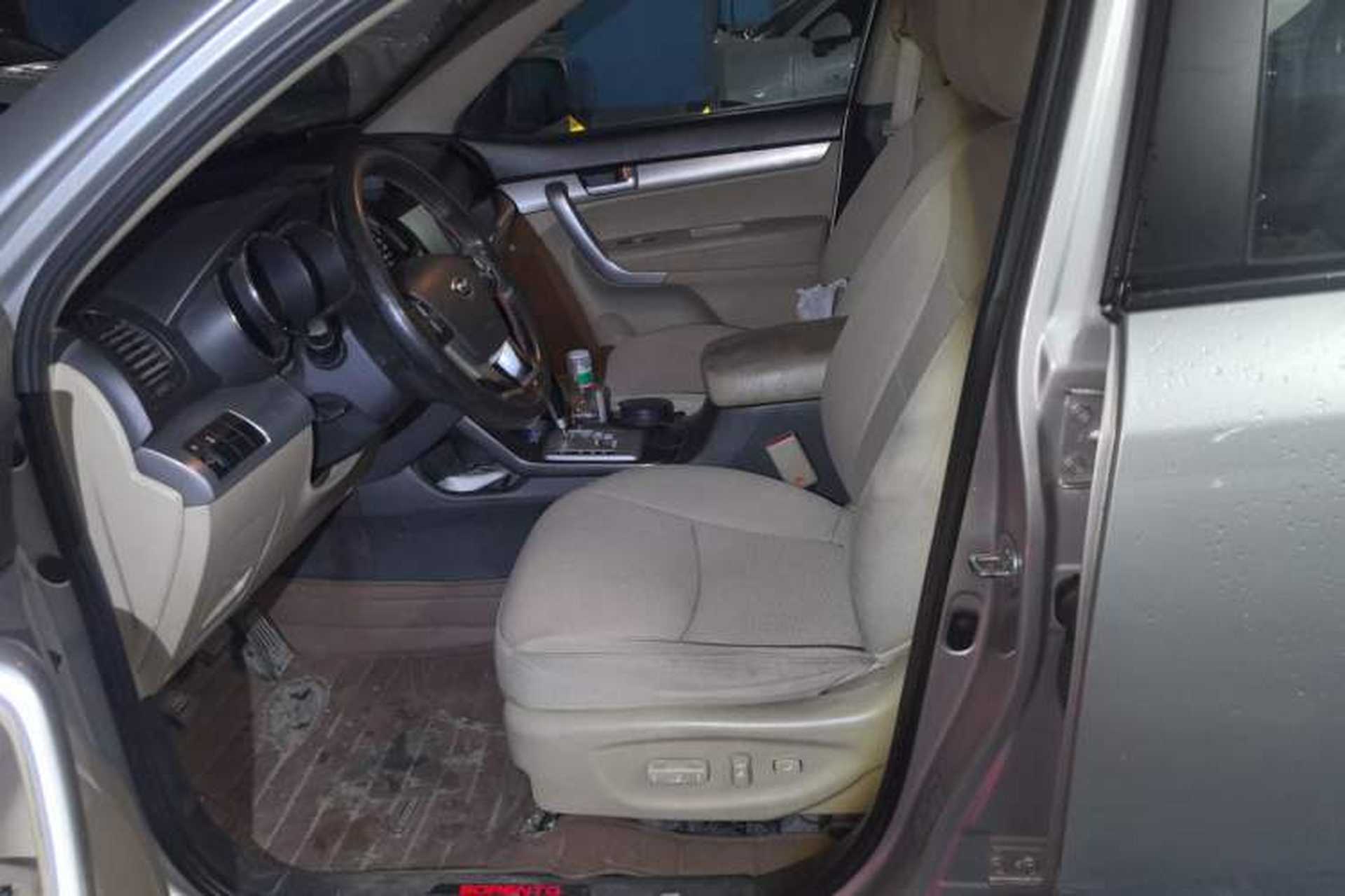 Used Kia Sorento 2012 2.4L Gasoline Comfort Edition Left Front Seat