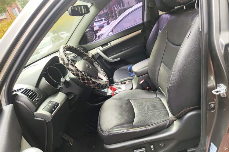 Used Kia Sorento 2012 2.4L Gasoline Supreme Edition Left Front Seat