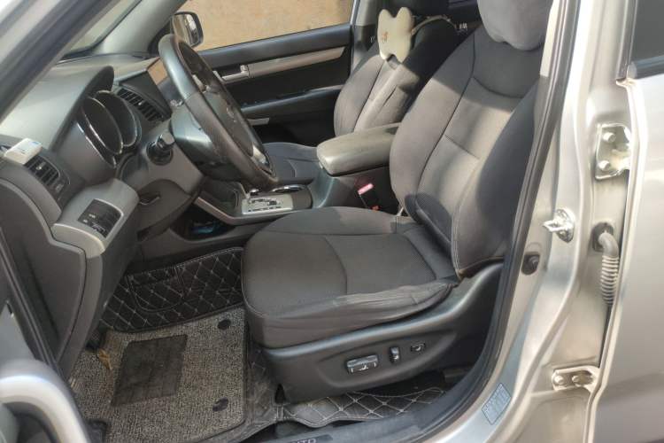 Used Kia Sorento 2012 2.4L Gasoline Comfort Edition Left Front Seat