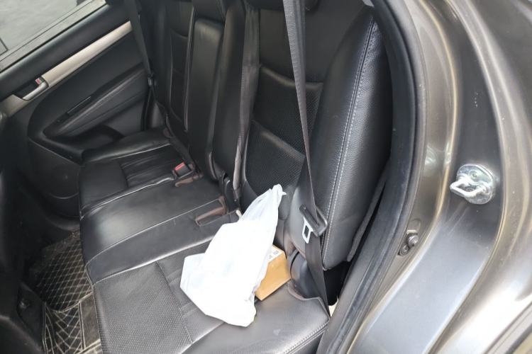 Used Kia Sorento 2012 2.4L Gasoline Luxury Edition Left Rear Seat