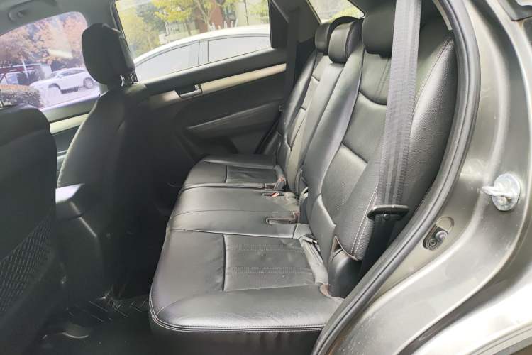 Used Kia Sorento 2012 2.4L Gasoline Supreme Edition Left Rear Seat