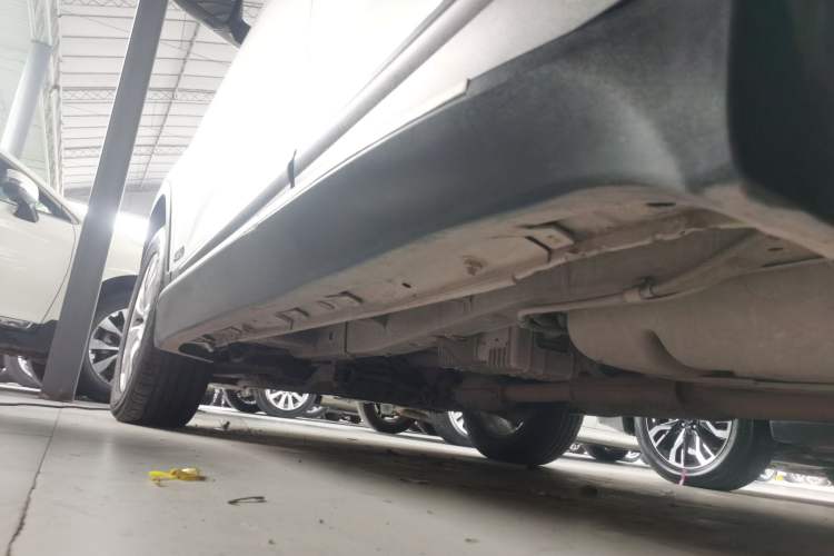 Used Kia Sorento 2012 2.4L Gasoline Luxury Edition Left Side Sill