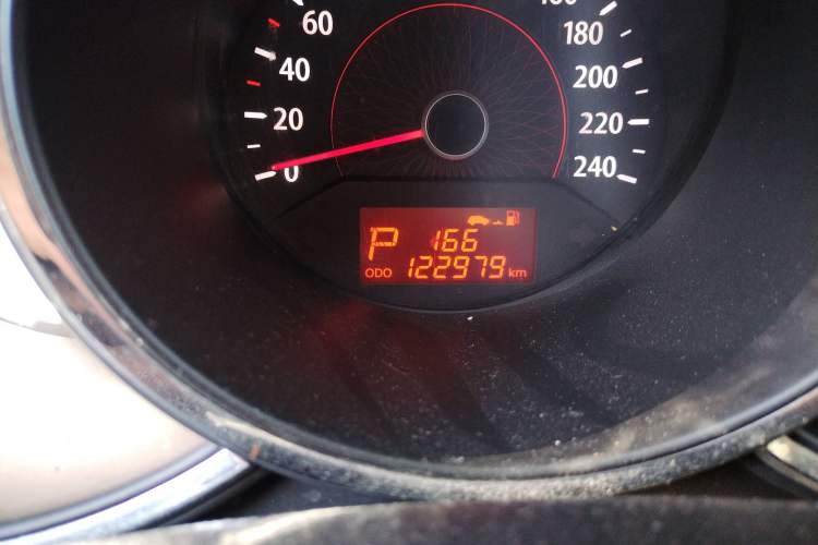 Used Kia Sorento 2012 2.4L Gasoline Comfort Edition Odometer Close Up