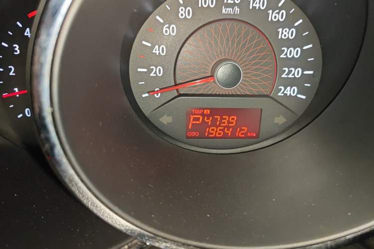 Used Kia Sorento 2012 2.2T Diesel Comfort Edition Odometer Close Up