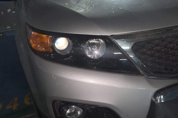 Used Kia Sorento 2012 2.4L Gasoline Comfort Edition Right Front Headlight