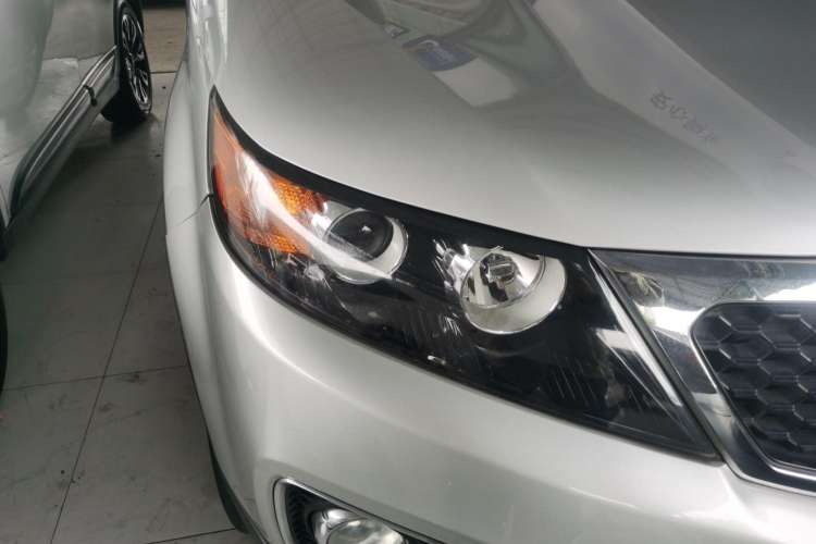 Used Kia Sorento 2012 2.4L Gasoline Luxury Edition Right Front Headlight