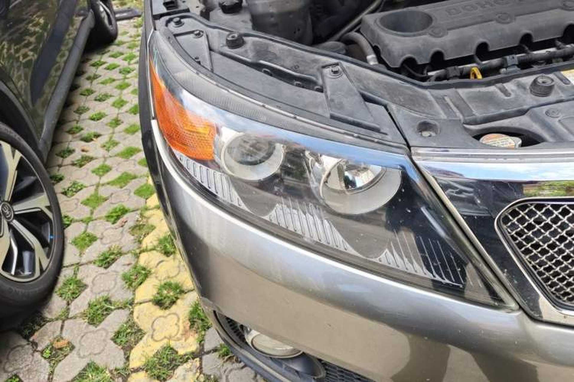 Used Kia Sorento 2012 2.4L Gasoline Luxury Edition Right Front Headlight