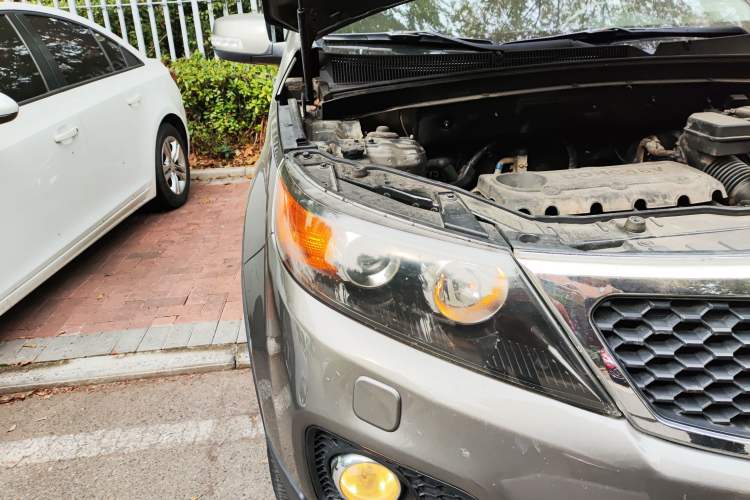 Used Kia Sorento 2012 2.4L Gasoline Supreme Edition Right Front Headlight