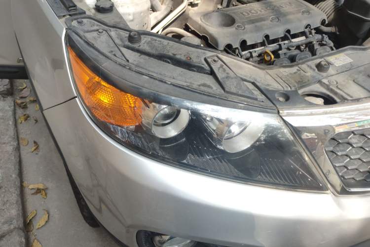 Used Kia Sorento 2012 2.4L Gasoline Comfort Edition Right Front Headlight