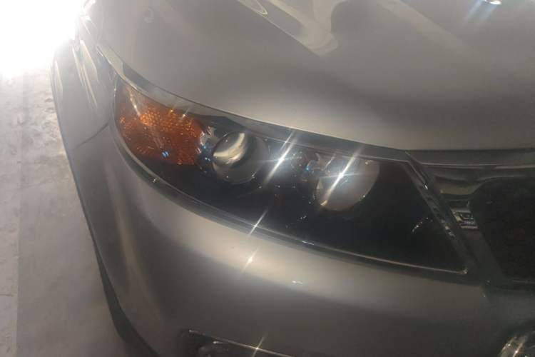Used Kia Sorento 2012 2.4L Gasoline Luxury Edition Right Front Headlight