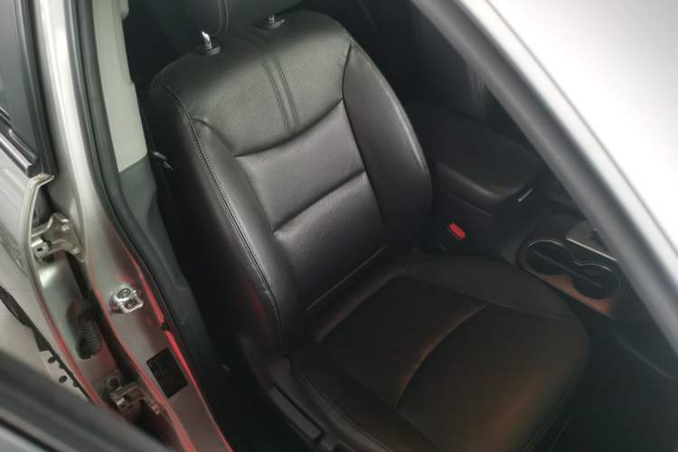 Used Kia Sorento 2012 2.4L Gasoline Luxury Edition Right Front Seat