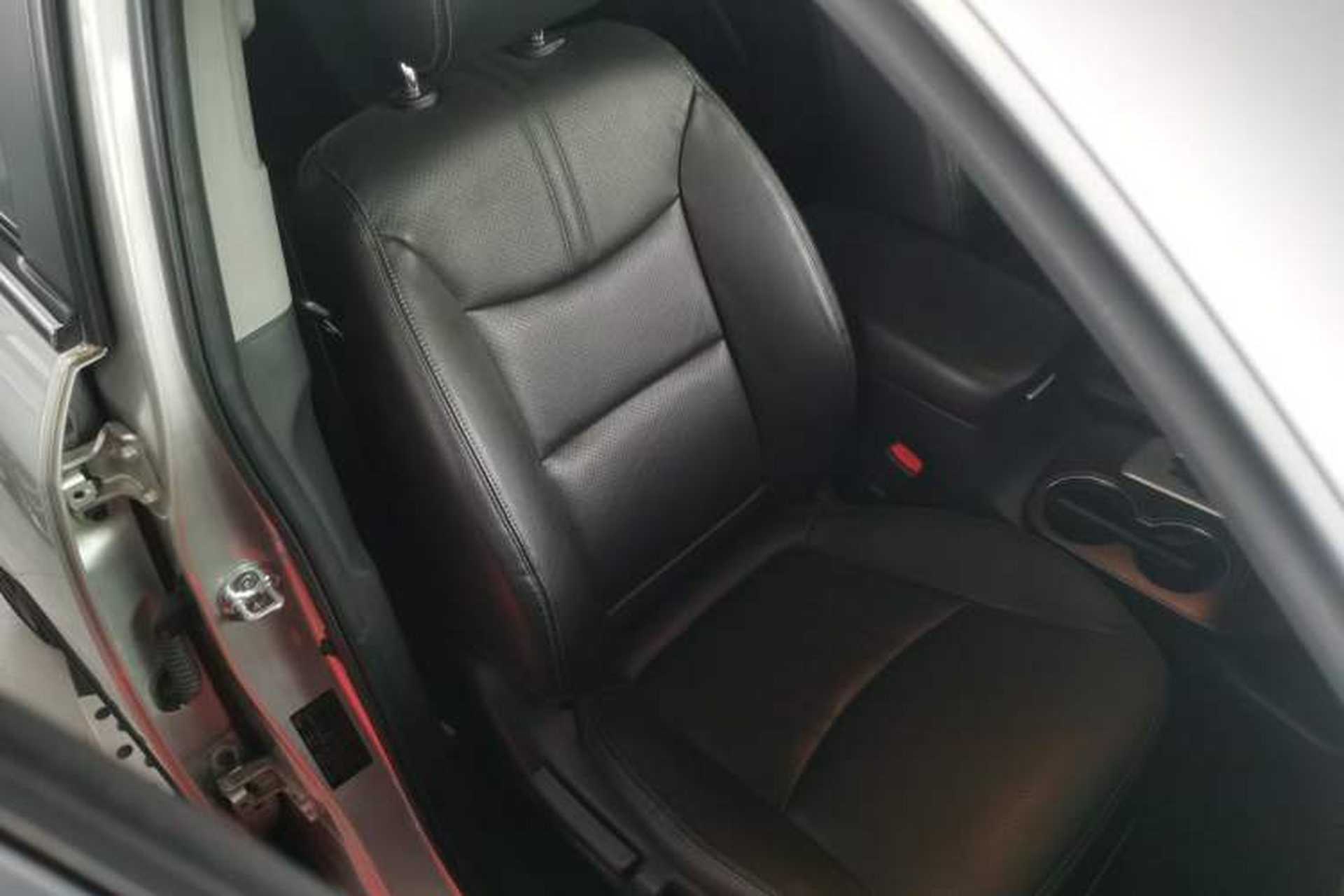 Used Kia Sorento 2012 2.4L Gasoline Luxury Edition Right Front Seat